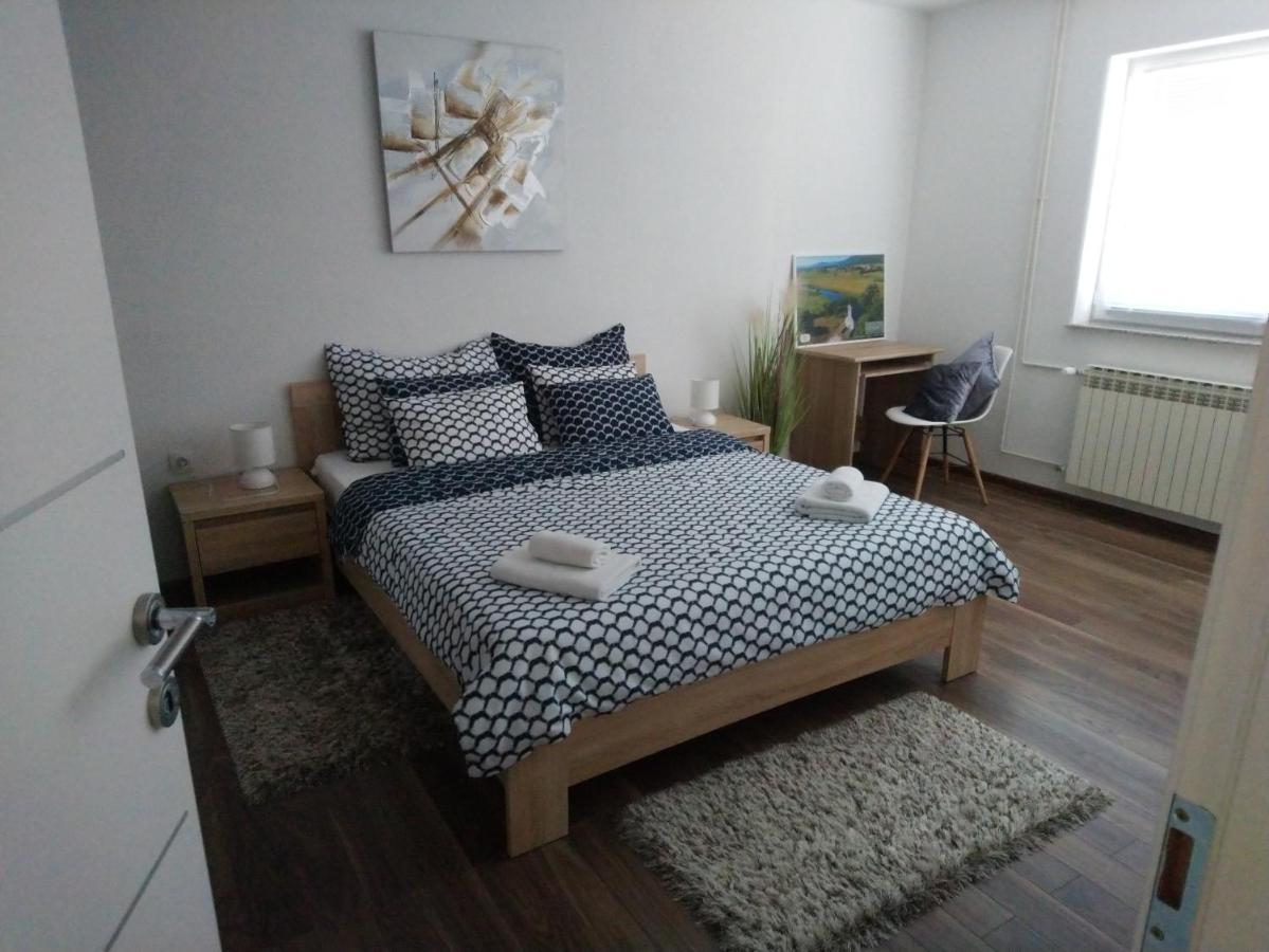 Apartman Danijela Otočac Buitenkant foto
