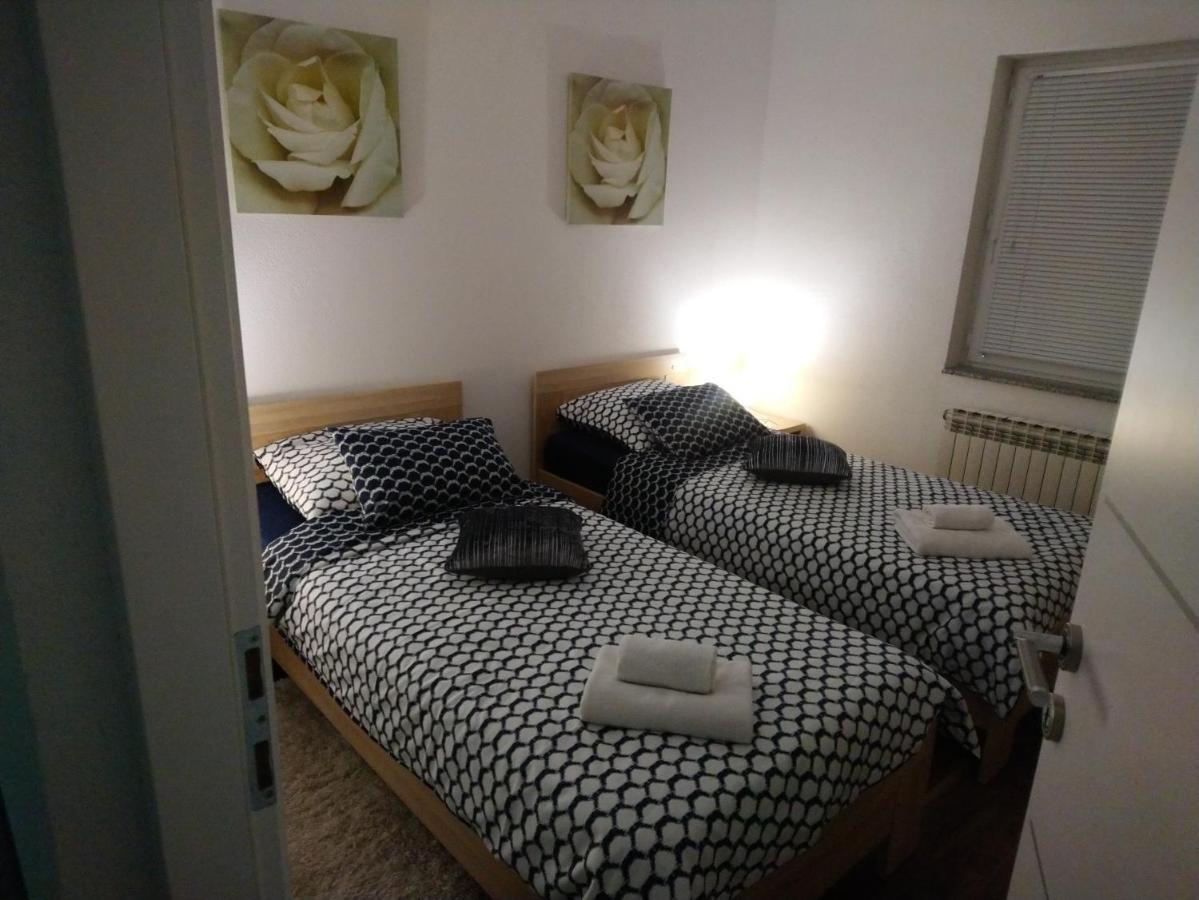Apartman Danijela Otočac Buitenkant foto