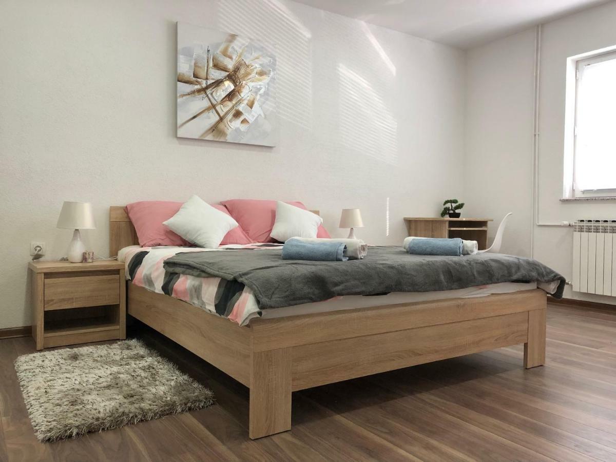 Apartman Danijela Otočac Buitenkant foto