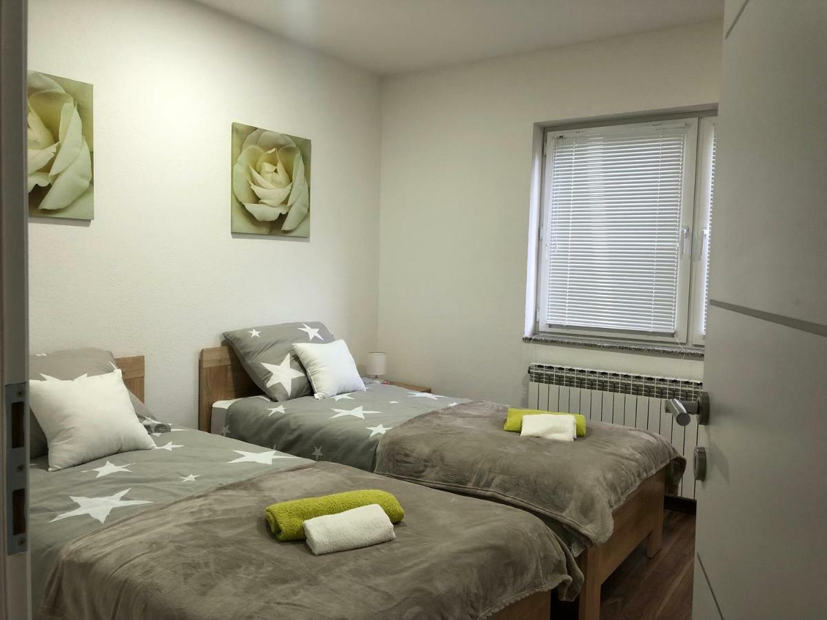 Apartman Danijela Otočac Buitenkant foto