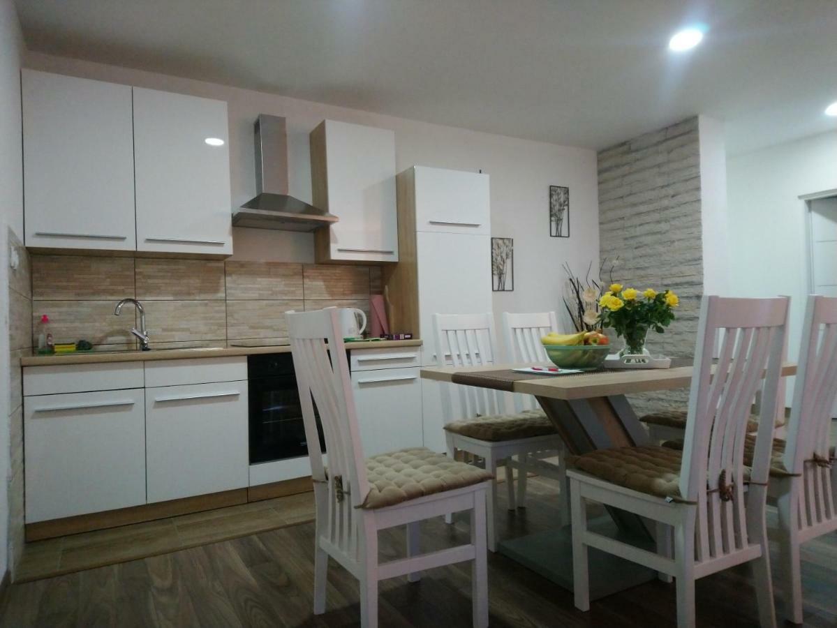 Apartman Danijela Otočac Buitenkant foto